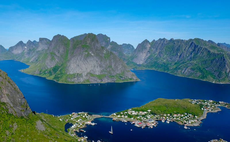 Norvegia Reinebringen lofoten trekking