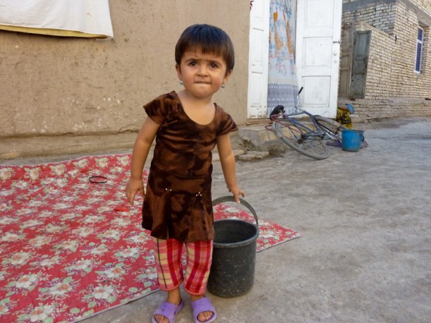 Uzbekistan bambina