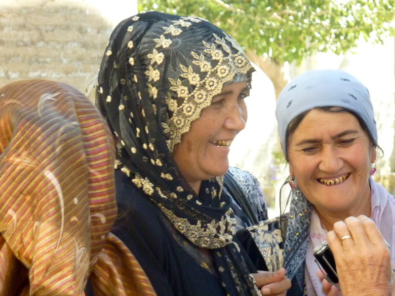 Uzbekistan sorrisi d'oro