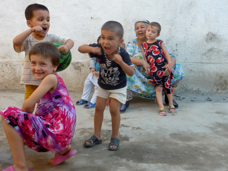 Uzbekistan bambini
