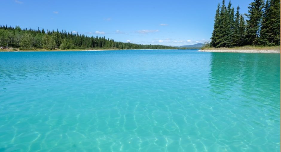 boya lake lago canada british columbia blu