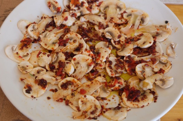 ricetta carpaccio di funghi, olio, limone, sommacco, pepe, peperoncino