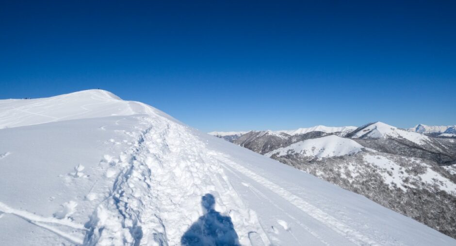 gita ciaspole monte bollettone con racchette da neve cresta