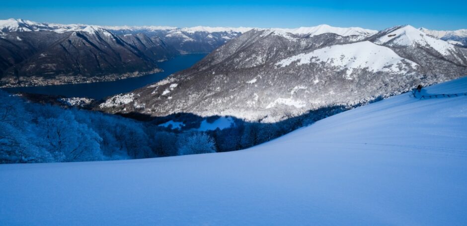 gita ciaspole monte bollettone con racchette da neve panorama