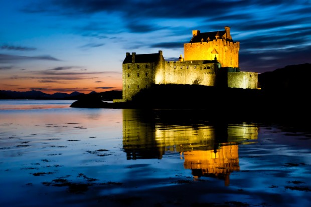 Scozia Eilean Donan notte