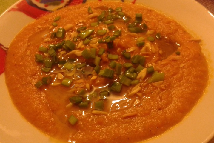 Ricetta vellutata carote farina di cocco mandorle