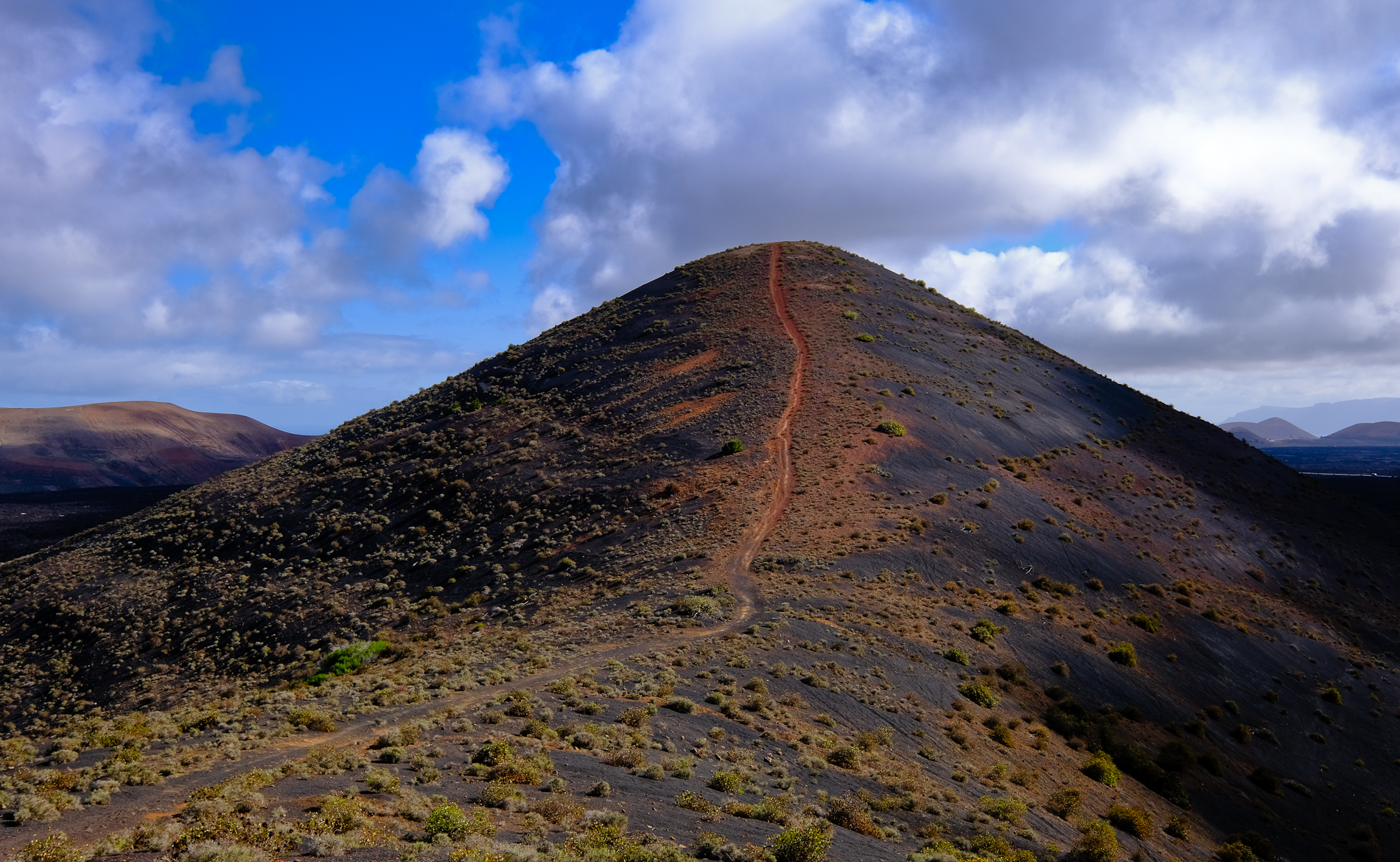 Lanzarote trekking caldera parco dei vulcani